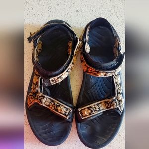 Teva river outdoor hiking sandals - size 9
